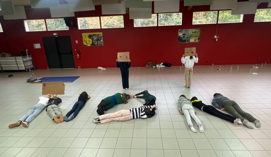 Peut être une image de arts martiaux et yoga